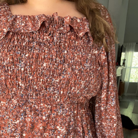 Ditsy floral peasant top 💗 - Picture 2 of 5